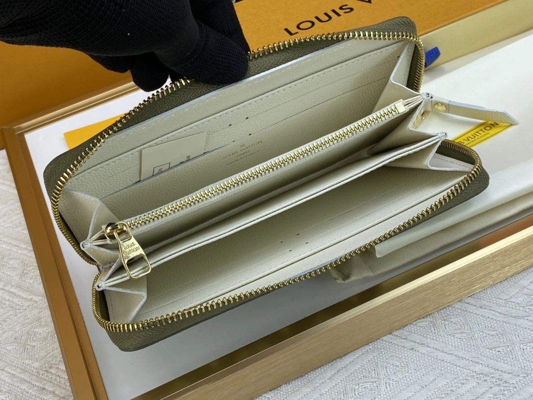 UrbanStyle 9257 Louis Vuitton AAA Quality Wallets For Women