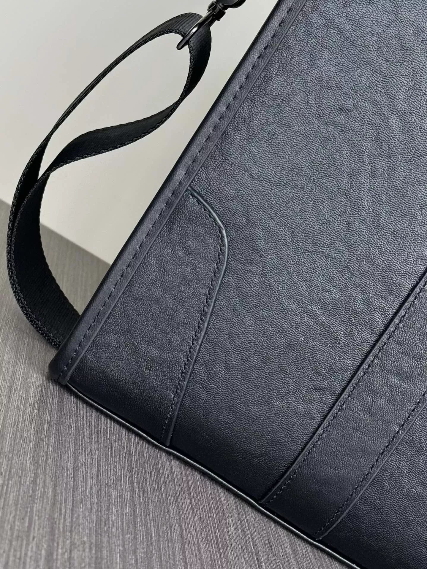 UrbanStyle 9498 Prada AAA Man Handbags
