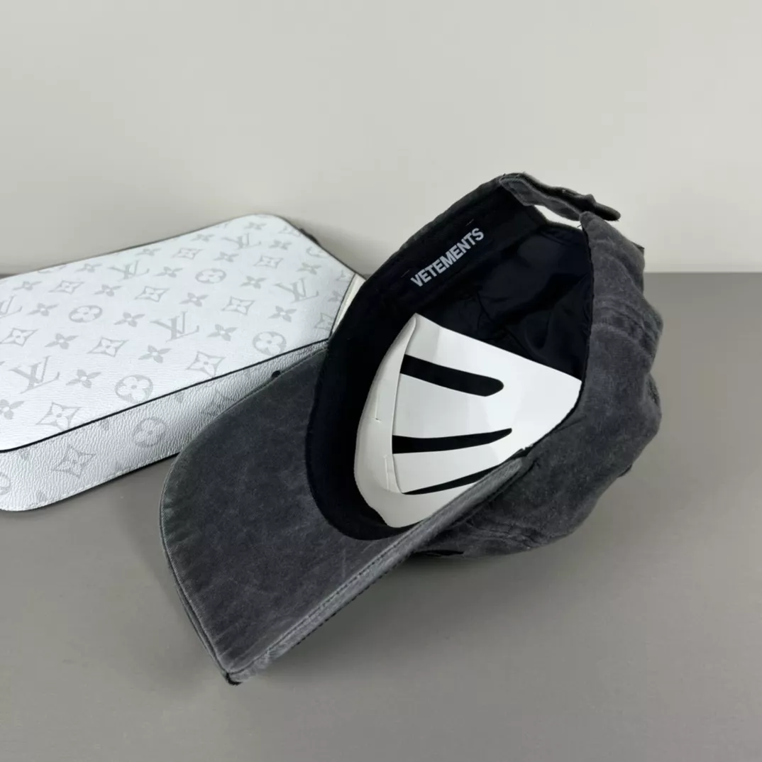 VETEMENTS Caps Popular 7899