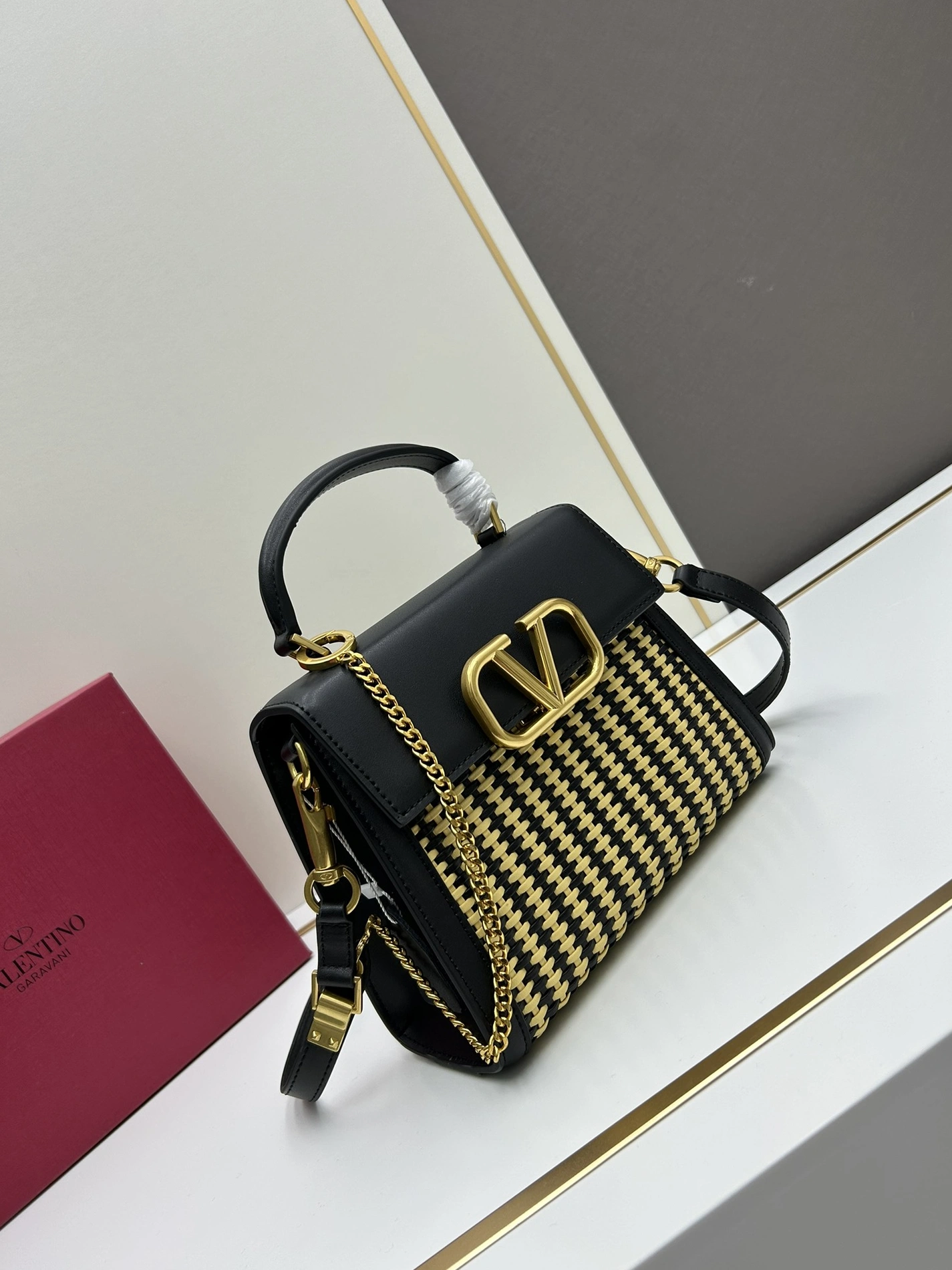 Valentino AAA Quality Handbags For Women Bold 4086