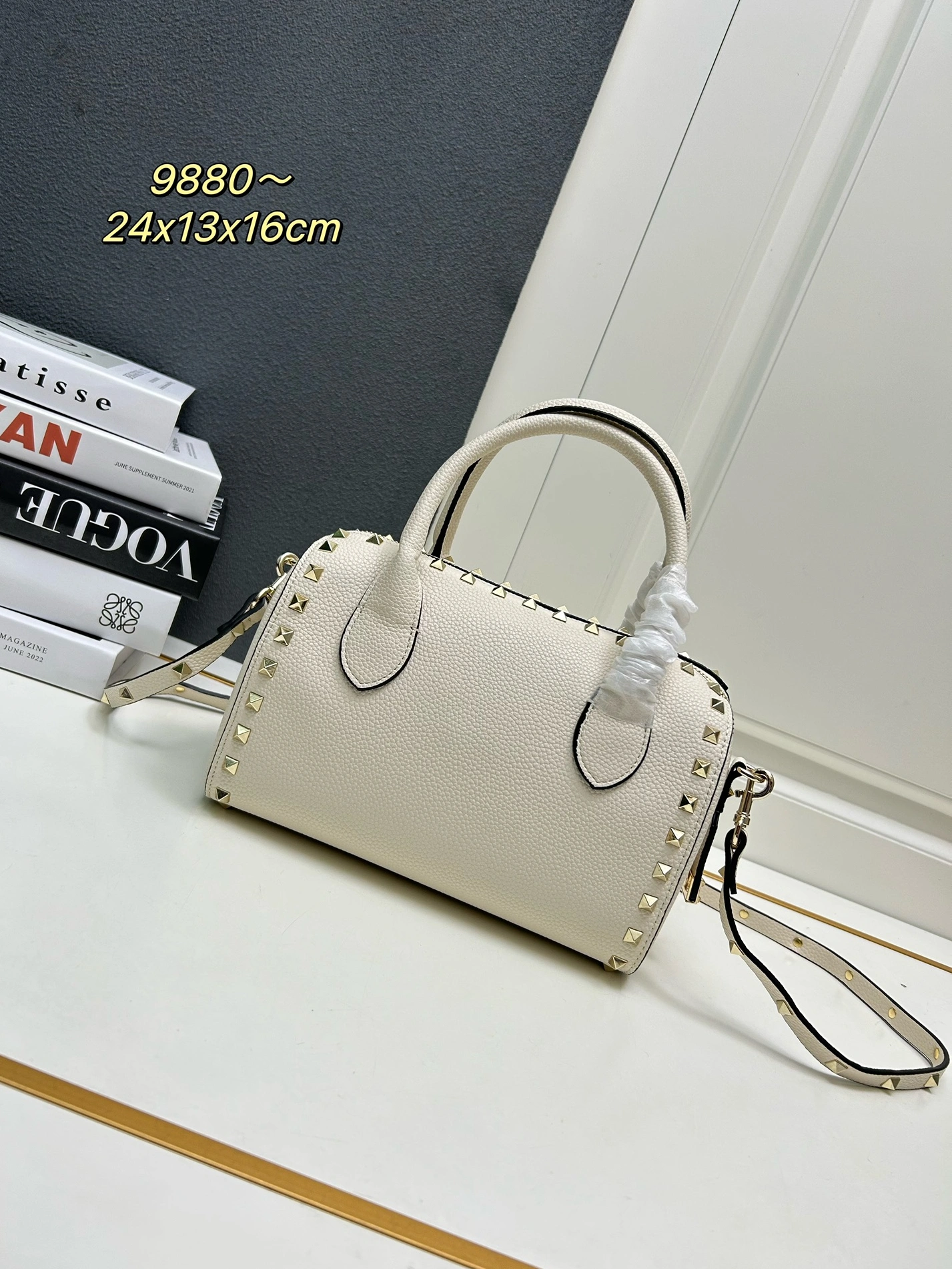Valentino AAA Quality Handbags For Women Bright 4428