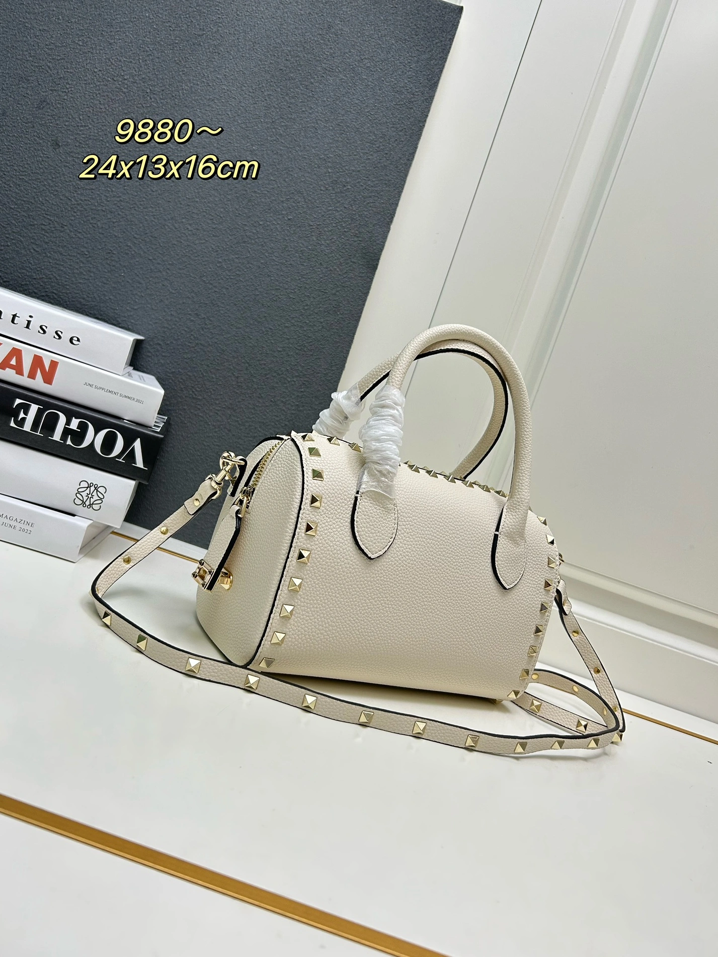 Valentino AAA Quality Handbags For Women Bright 4428