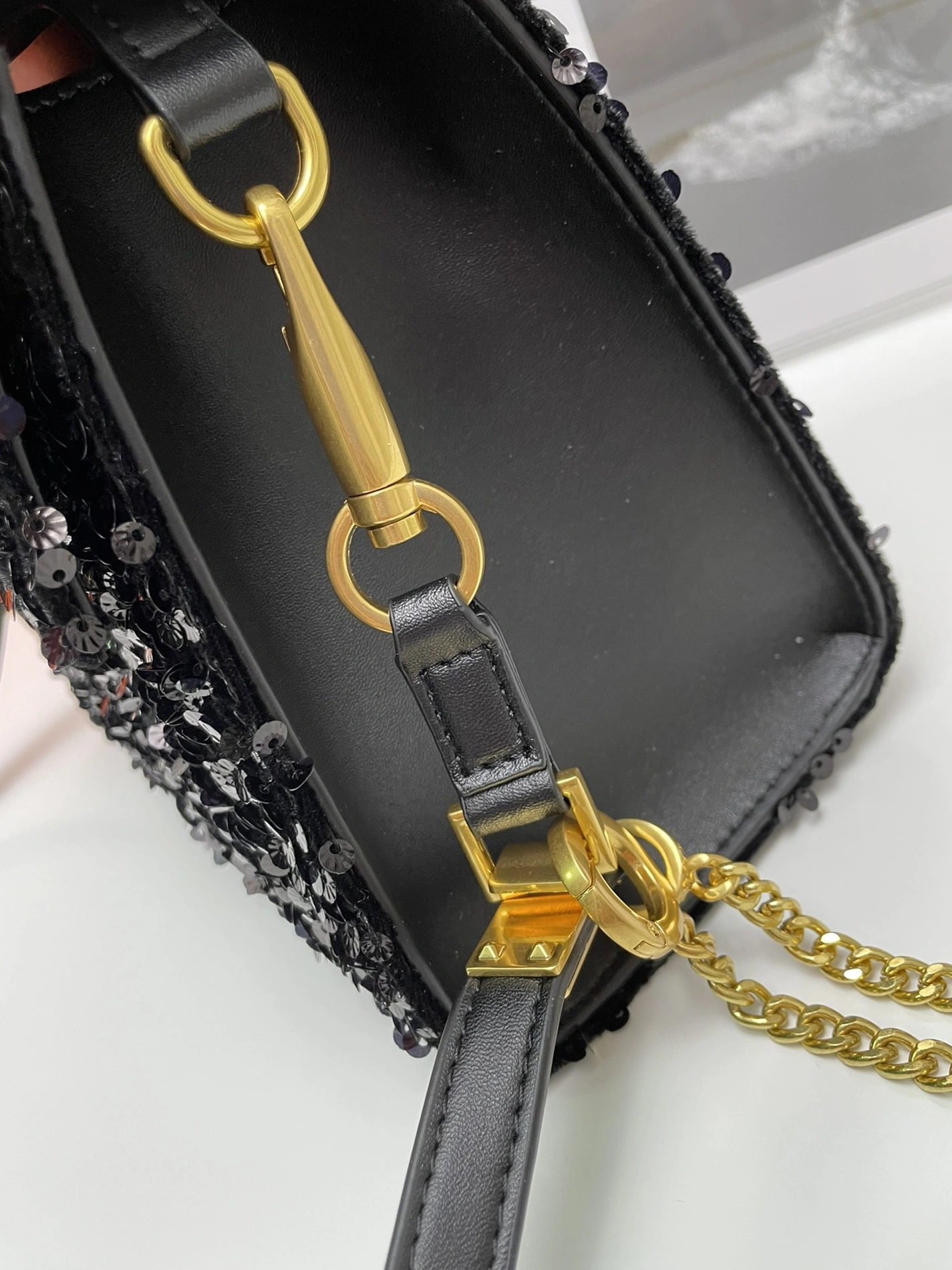 Valentino AAA Quality Handbags For Women Compact 8702