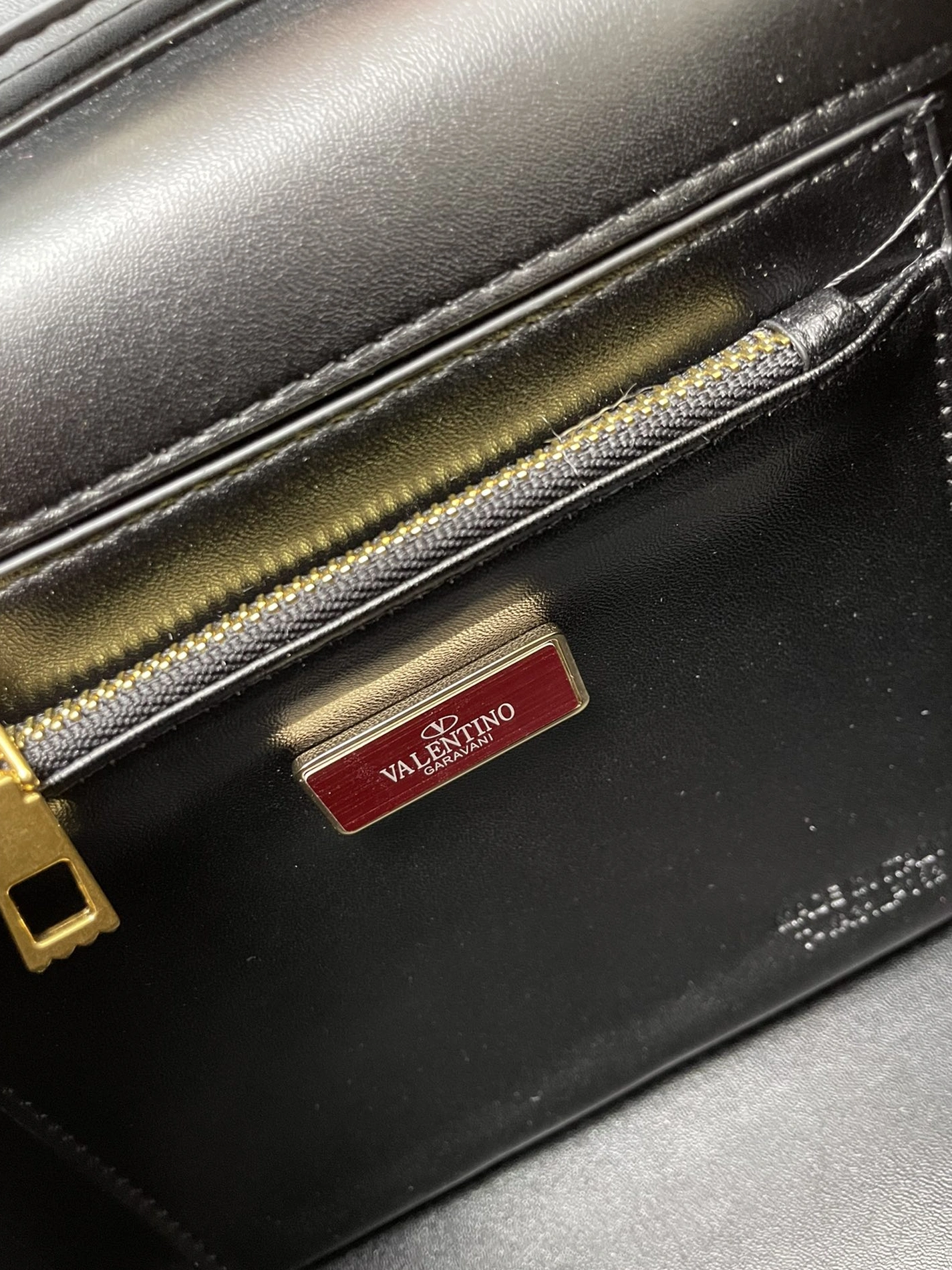 Valentino AAA Quality Handbags For Women Compact 8702