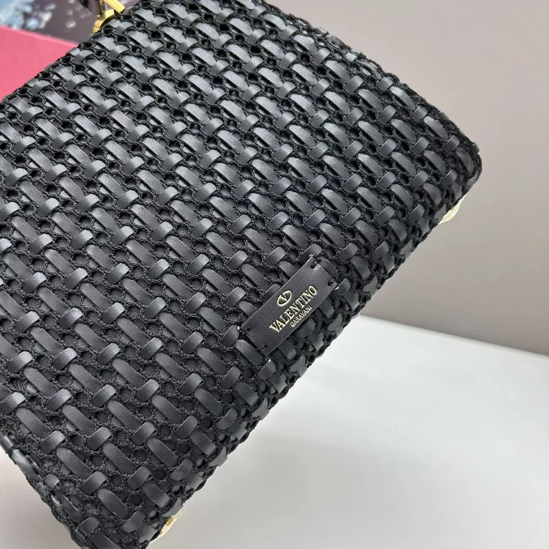 Valentino AAA Quality Handbags For Women Cozy 3663