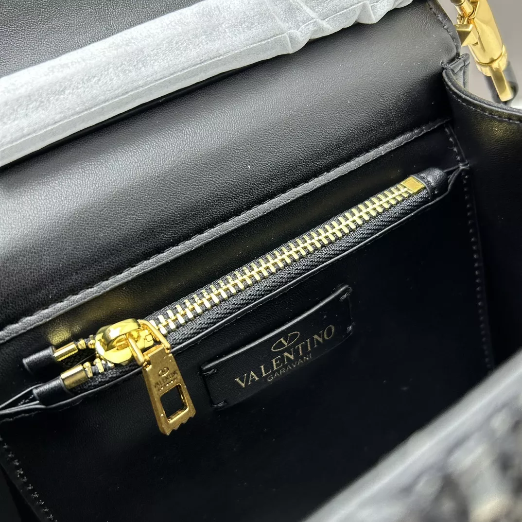 Valentino AAA Quality Handbags For Women Cozy 3663
