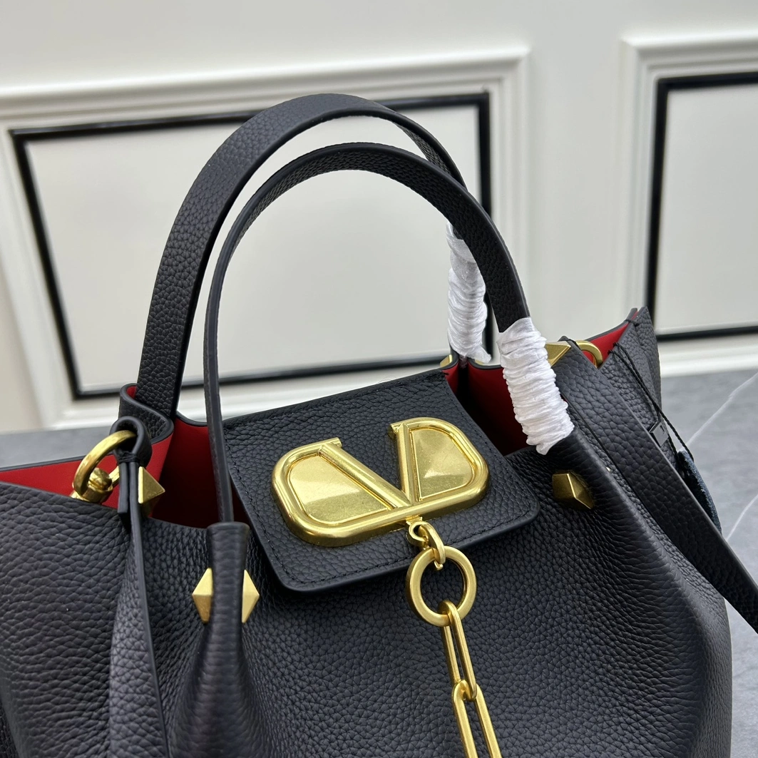 Valentino AAA Quality Handbags For Women Cozy 5546
