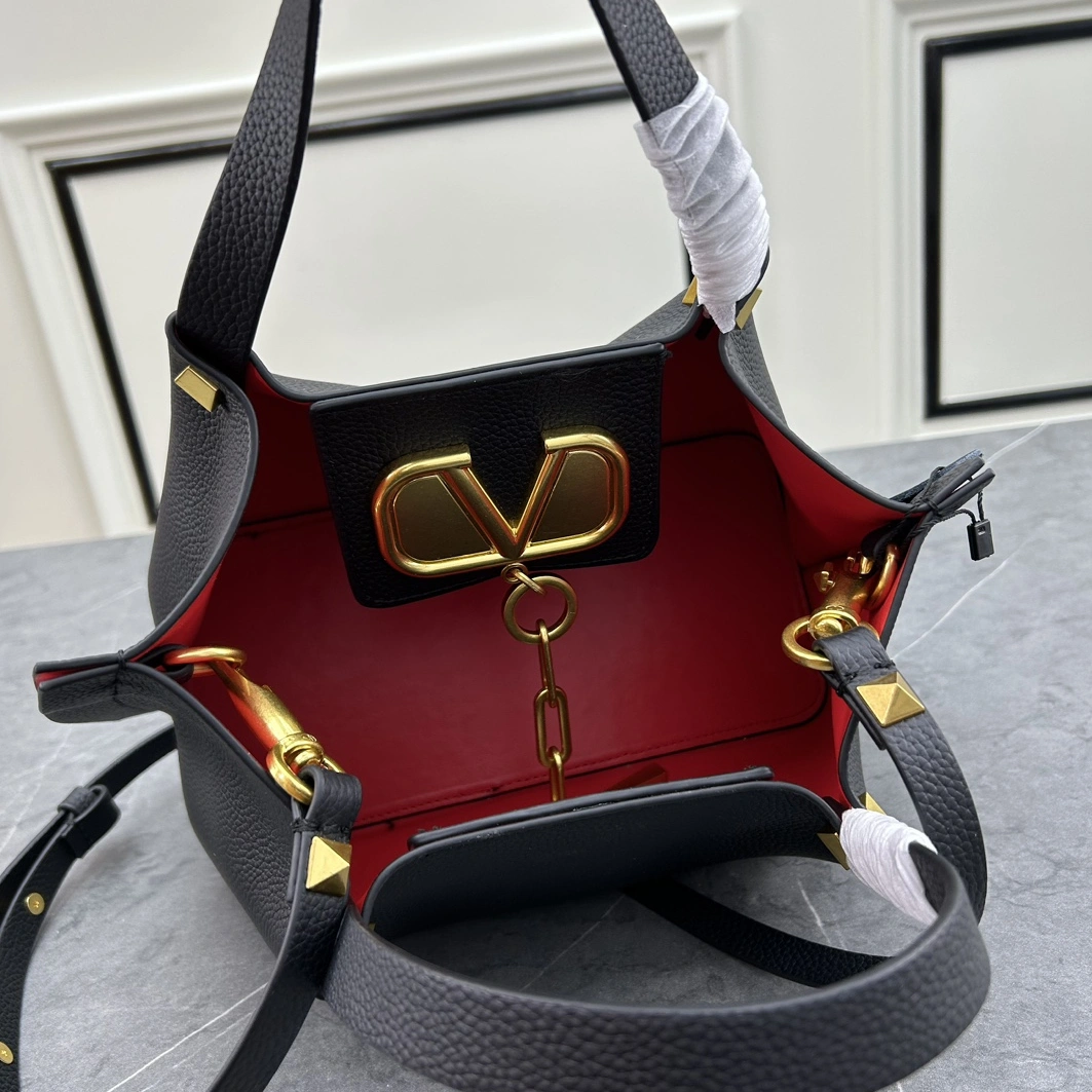Valentino AAA Quality Handbags For Women Cozy 5546