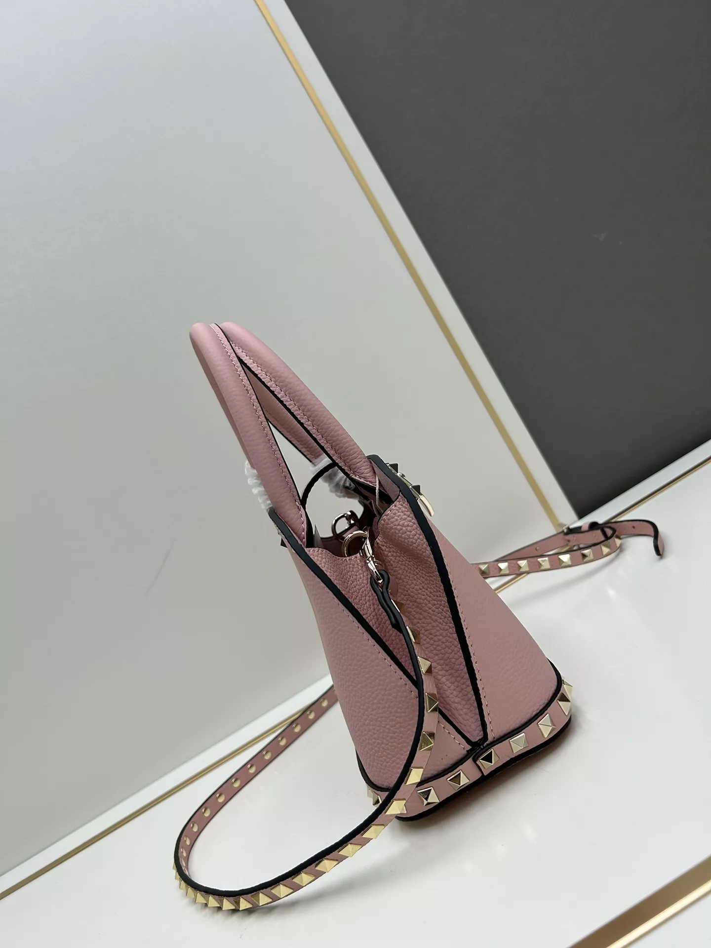 Valentino AAA Quality Handbags For Women DailyWear 6425