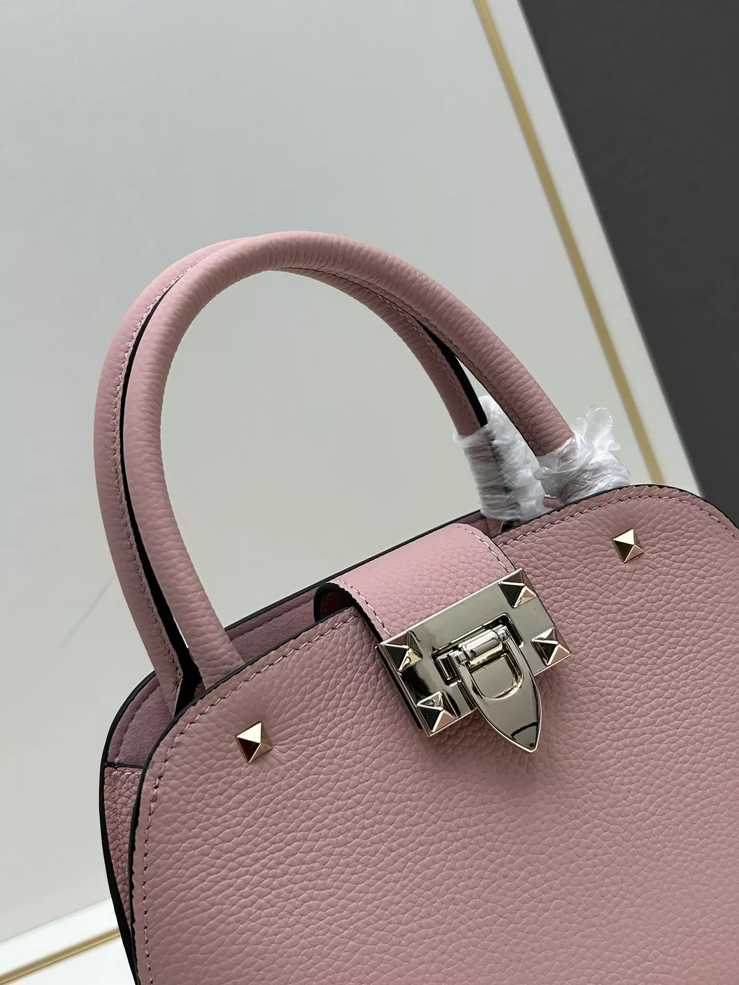 Valentino AAA Quality Handbags For Women DailyWear 6425