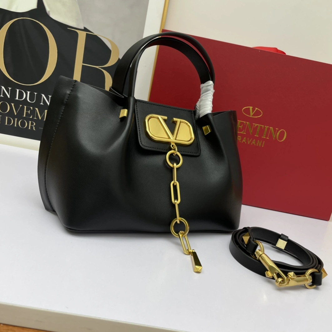 Valentino AAA Quality Handbags For Women Durable 178