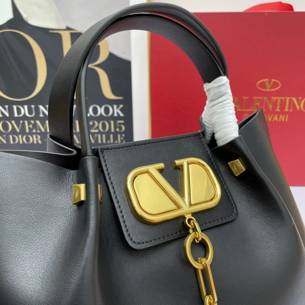 Valentino AAA Quality Handbags For Women Durable 178