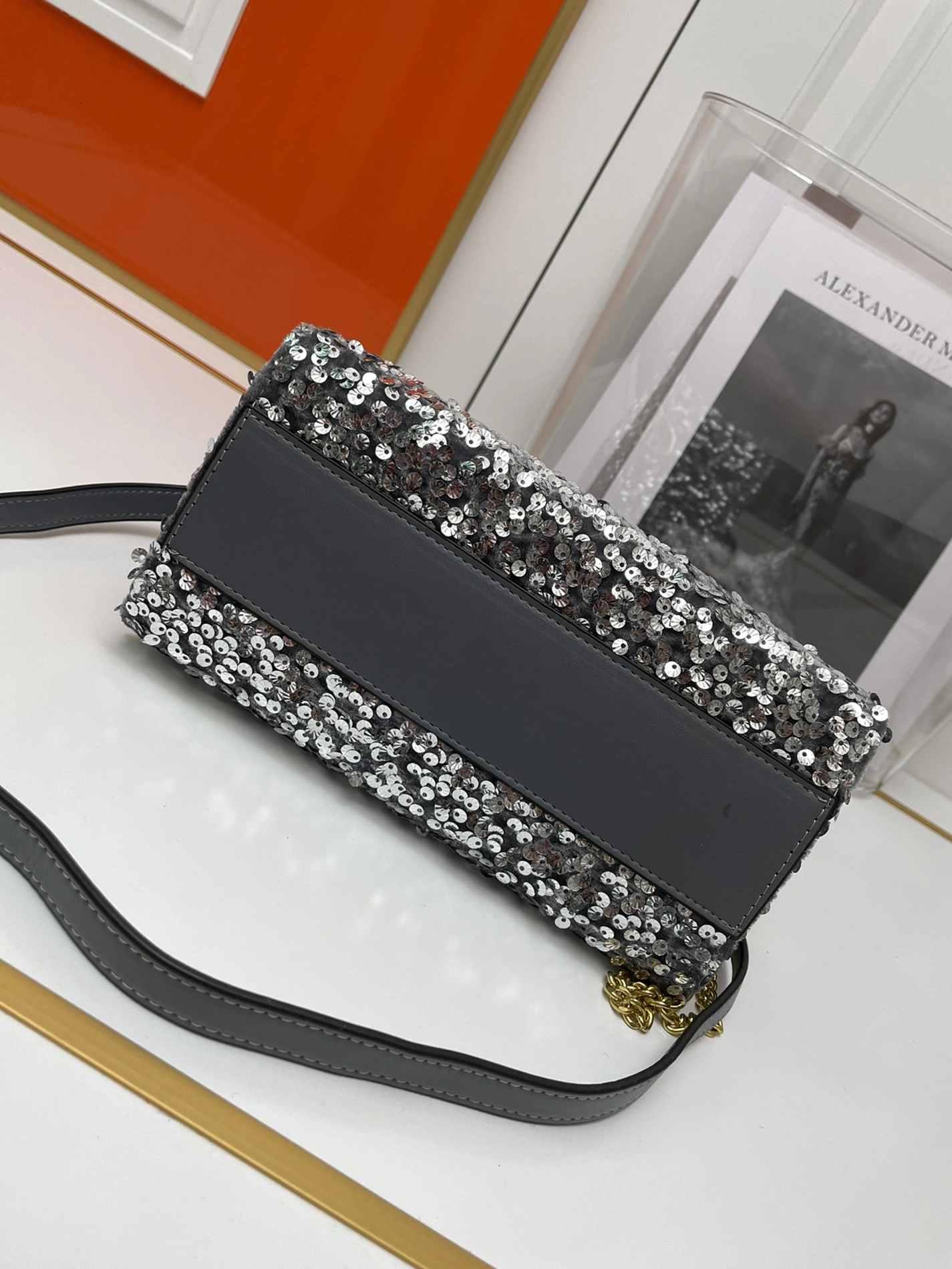 Valentino AAA Quality Handbags For Women Durable 6653