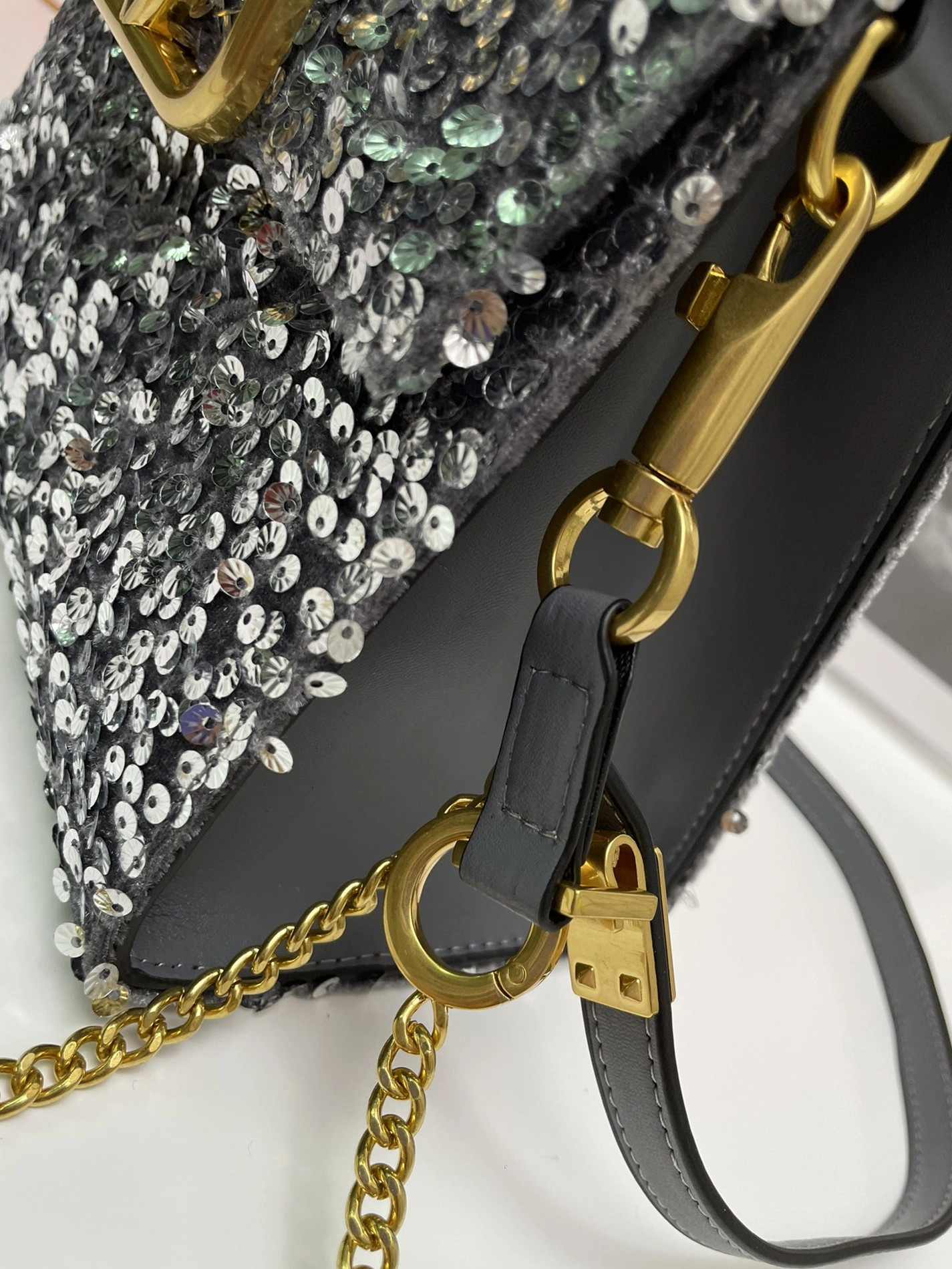 Valentino AAA Quality Handbags For Women Durable 6653
