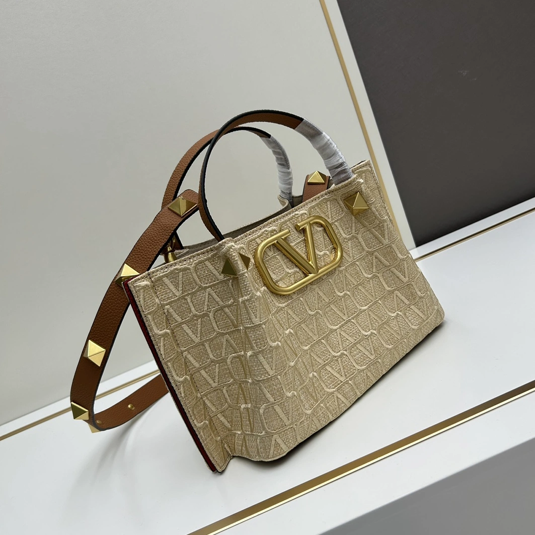 Valentino AAA Quality Handbags For Women Elegant 1514