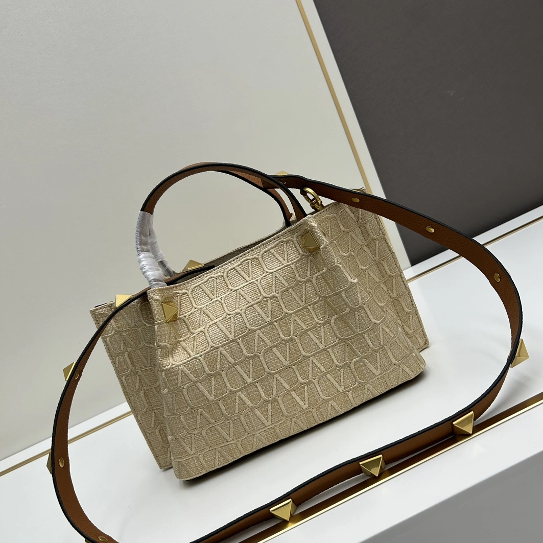 Valentino AAA Quality Handbags For Women Elegant 1514