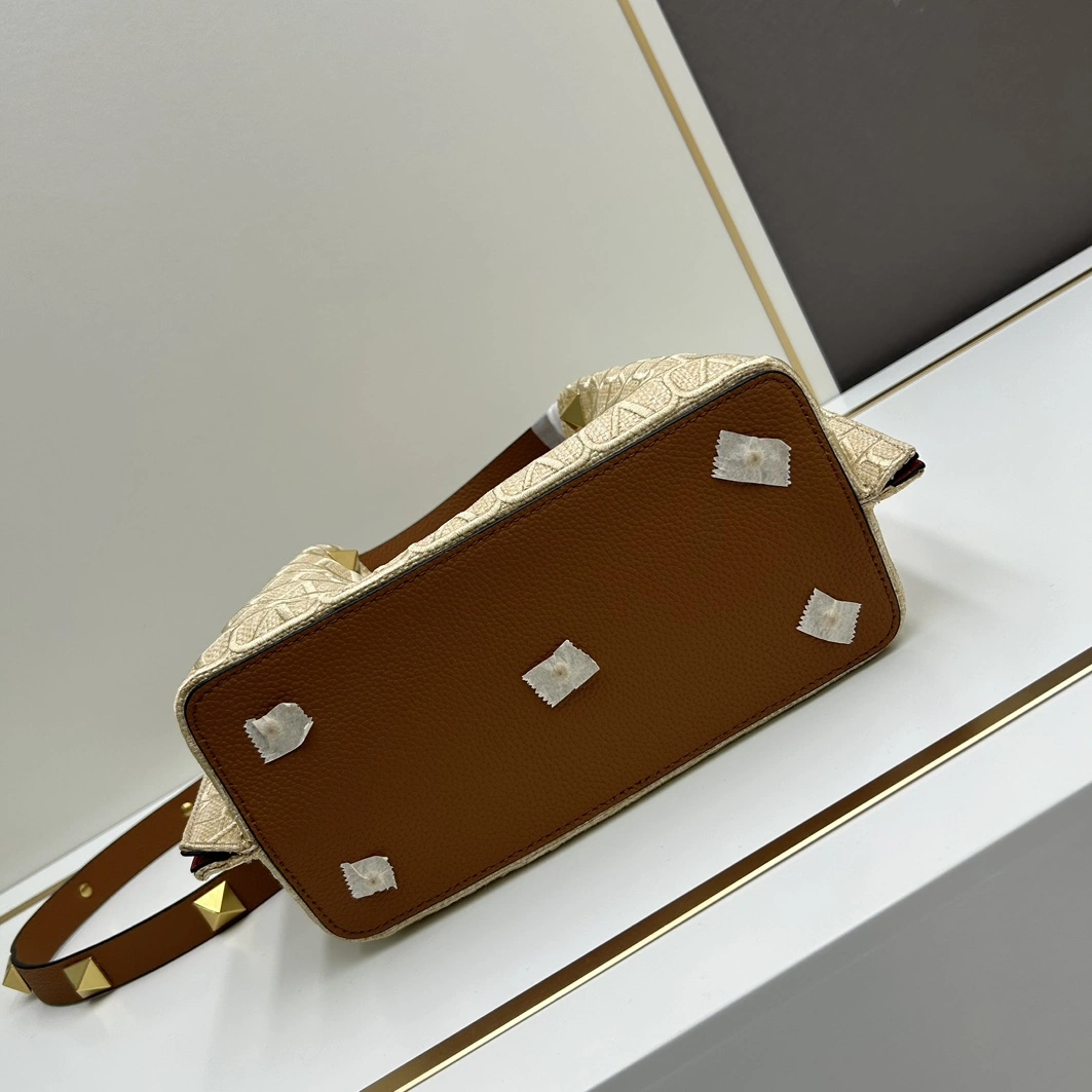Valentino AAA Quality Handbags For Women Elegant 1514