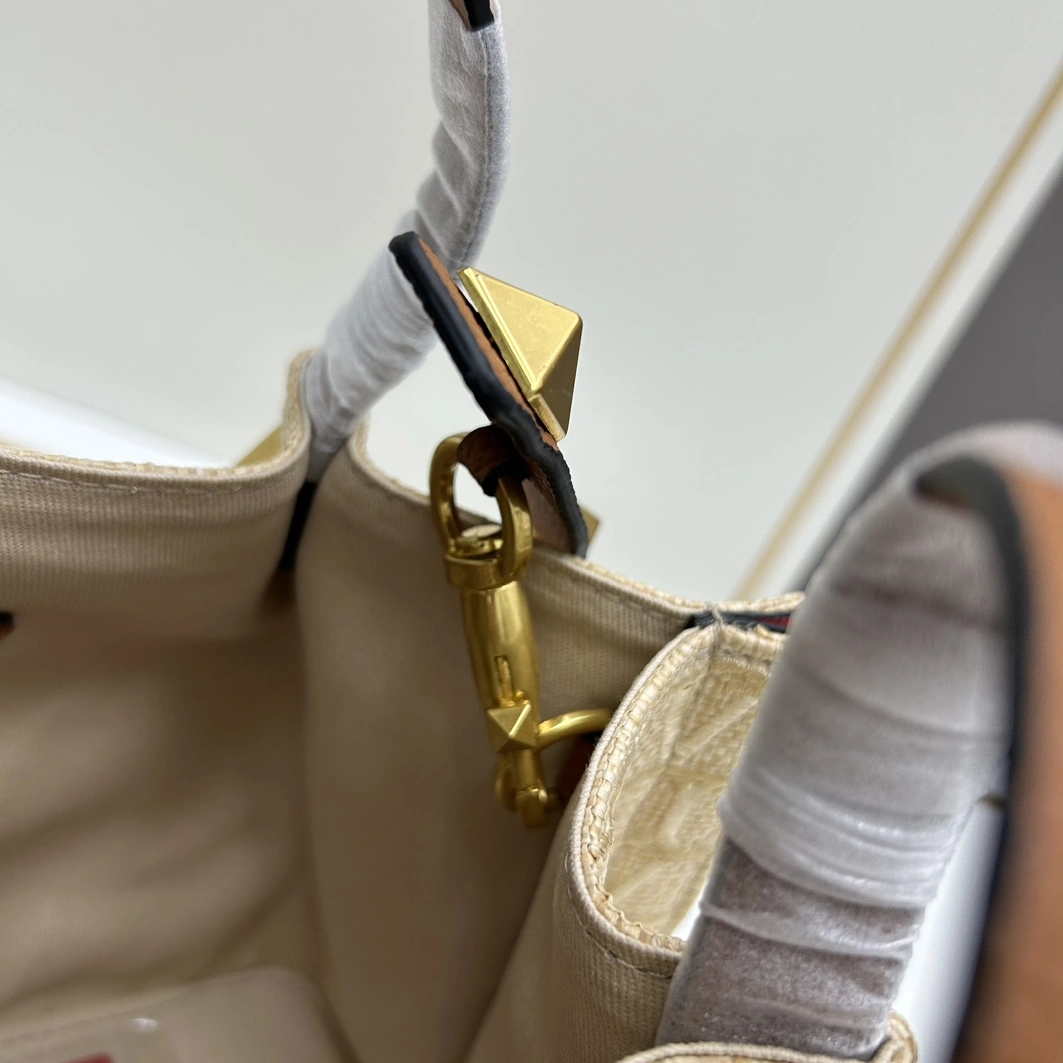 Valentino AAA Quality Handbags For Women Elegant 1514