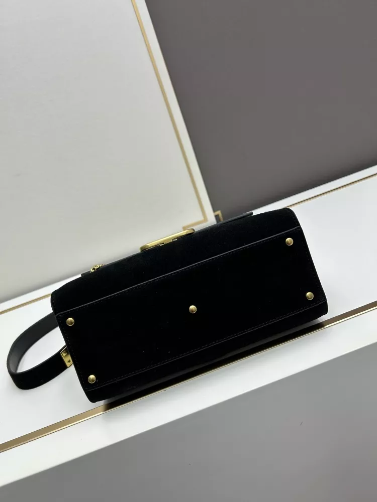 Valentino AAA Quality Handbags For Women EyeCatching 8181