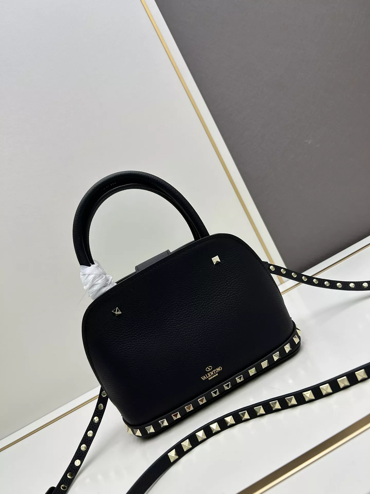 Valentino AAA Quality Handbags For Women Minimalist 5161