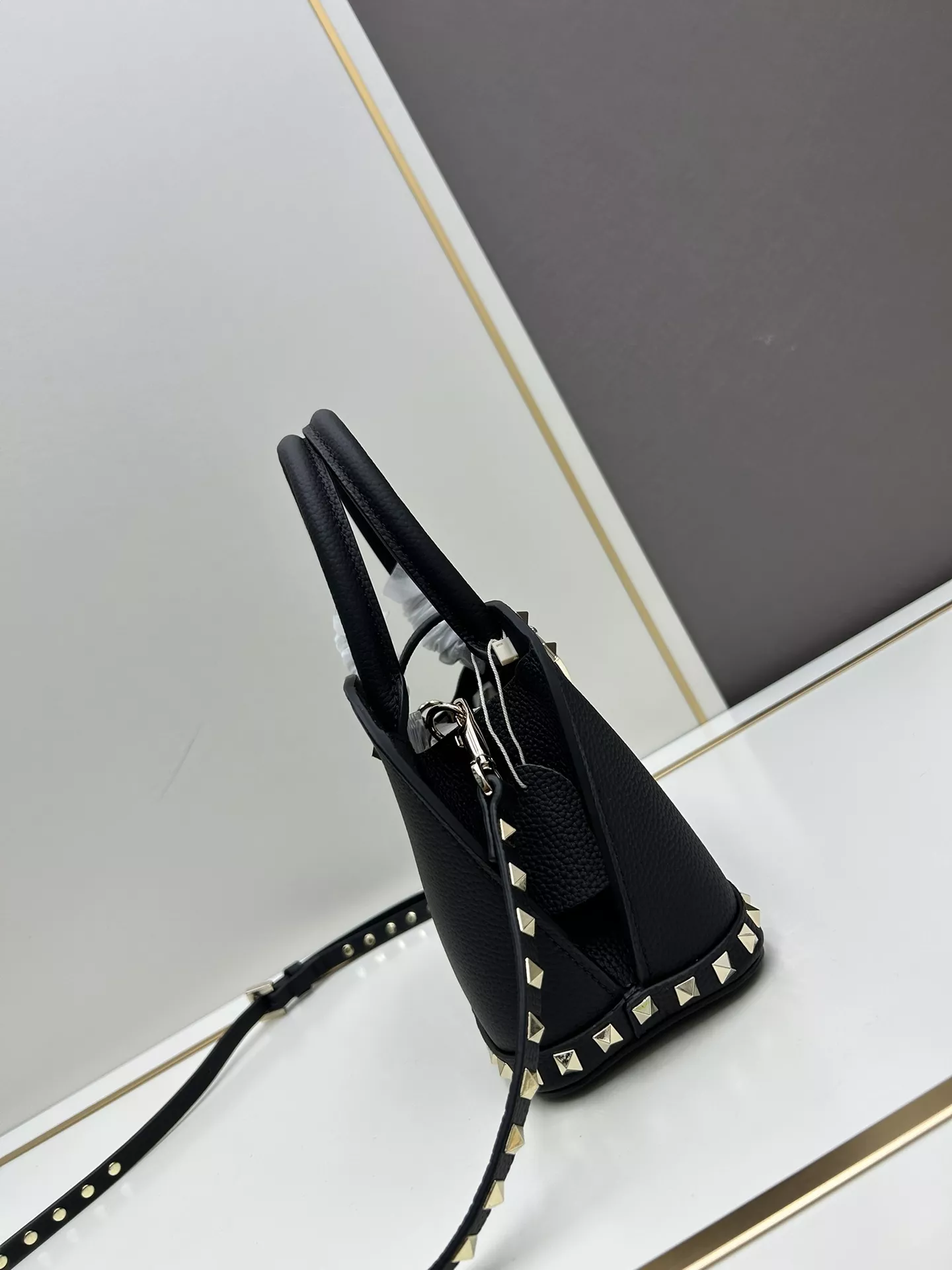 Valentino AAA Quality Handbags For Women Minimalist 5161