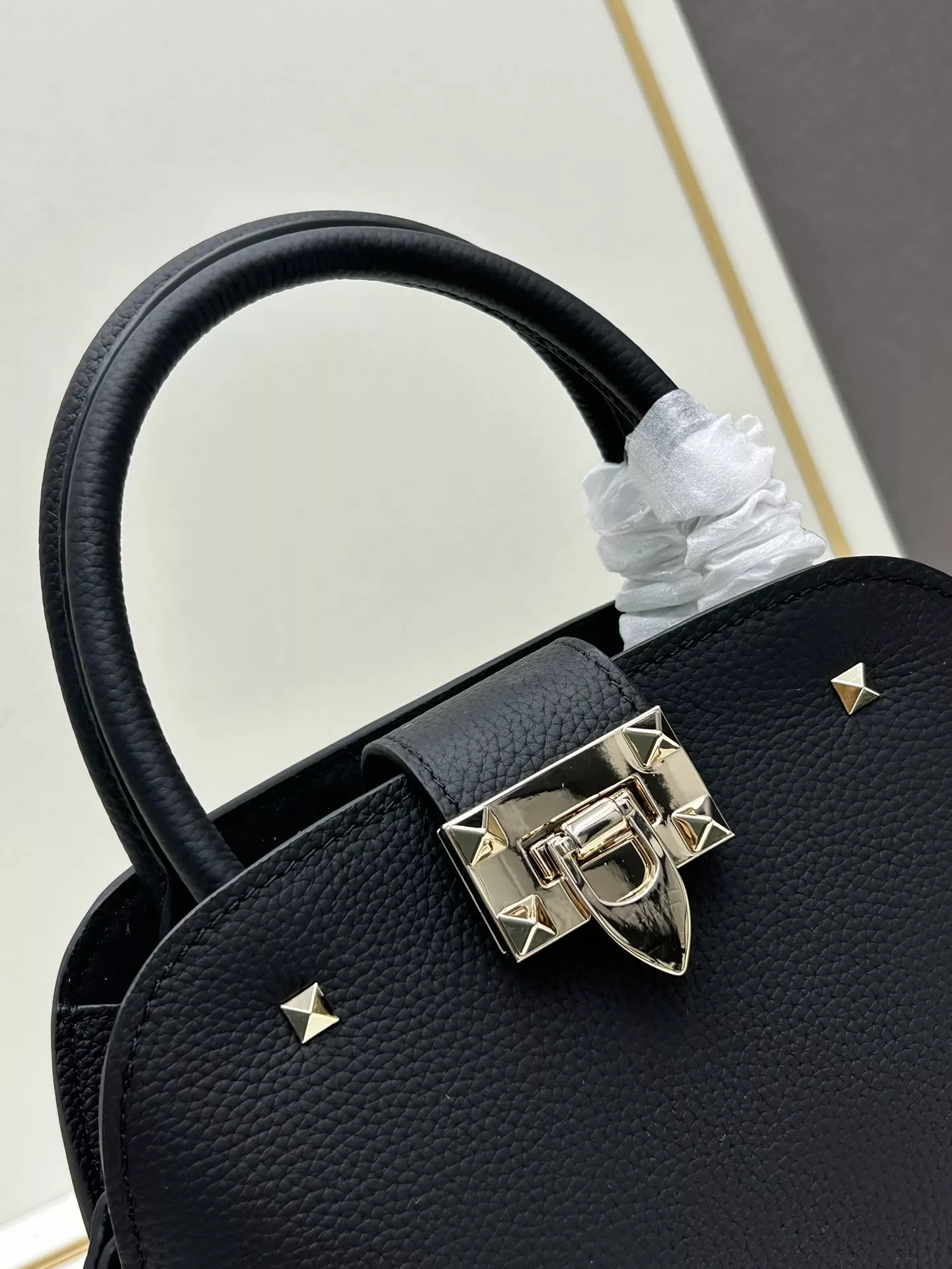 Valentino AAA Quality Handbags For Women Minimalist 5161