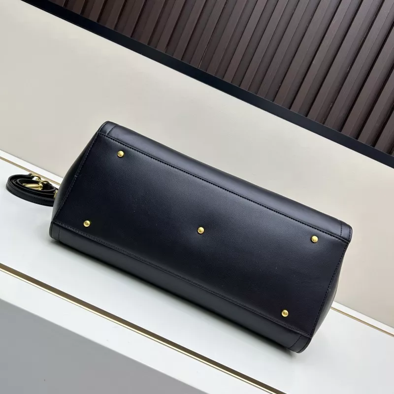 Valentino AAA Quality Handbags For Women Minimalist 532