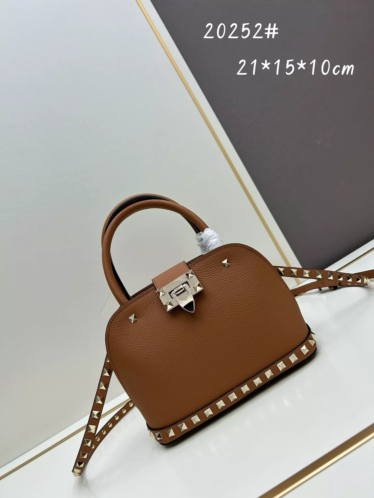 Valentino AAA Quality Handbags For Women Minimalist 705