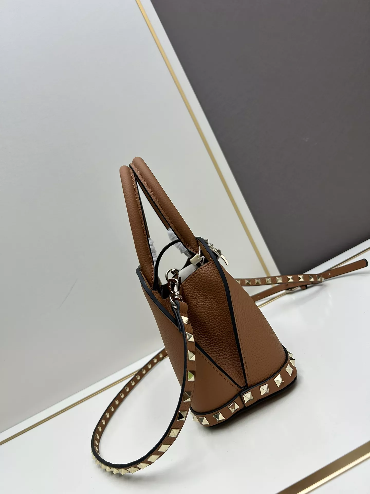 Valentino AAA Quality Handbags For Women Minimalist 705