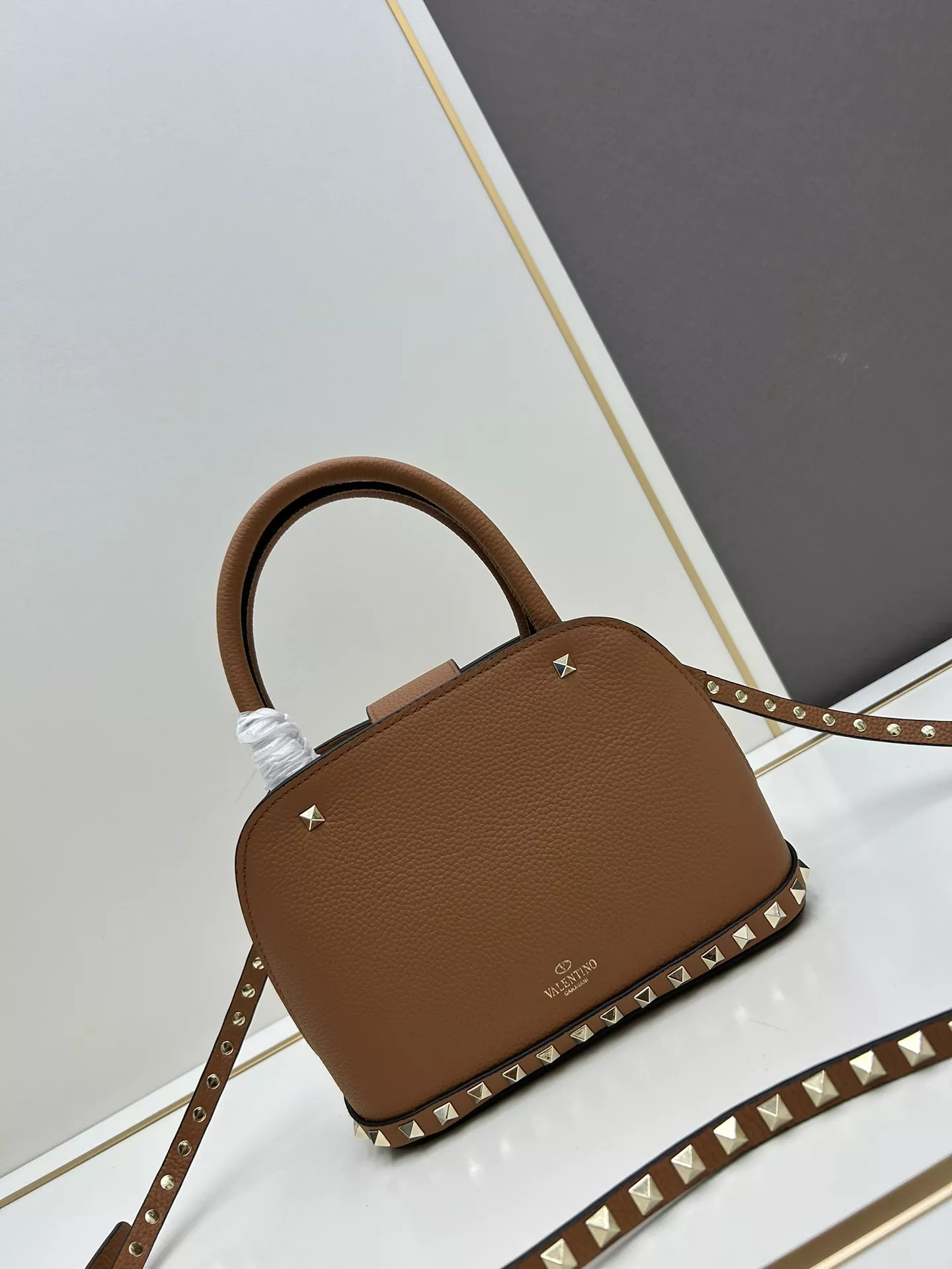 Valentino AAA Quality Handbags For Women Minimalist 705