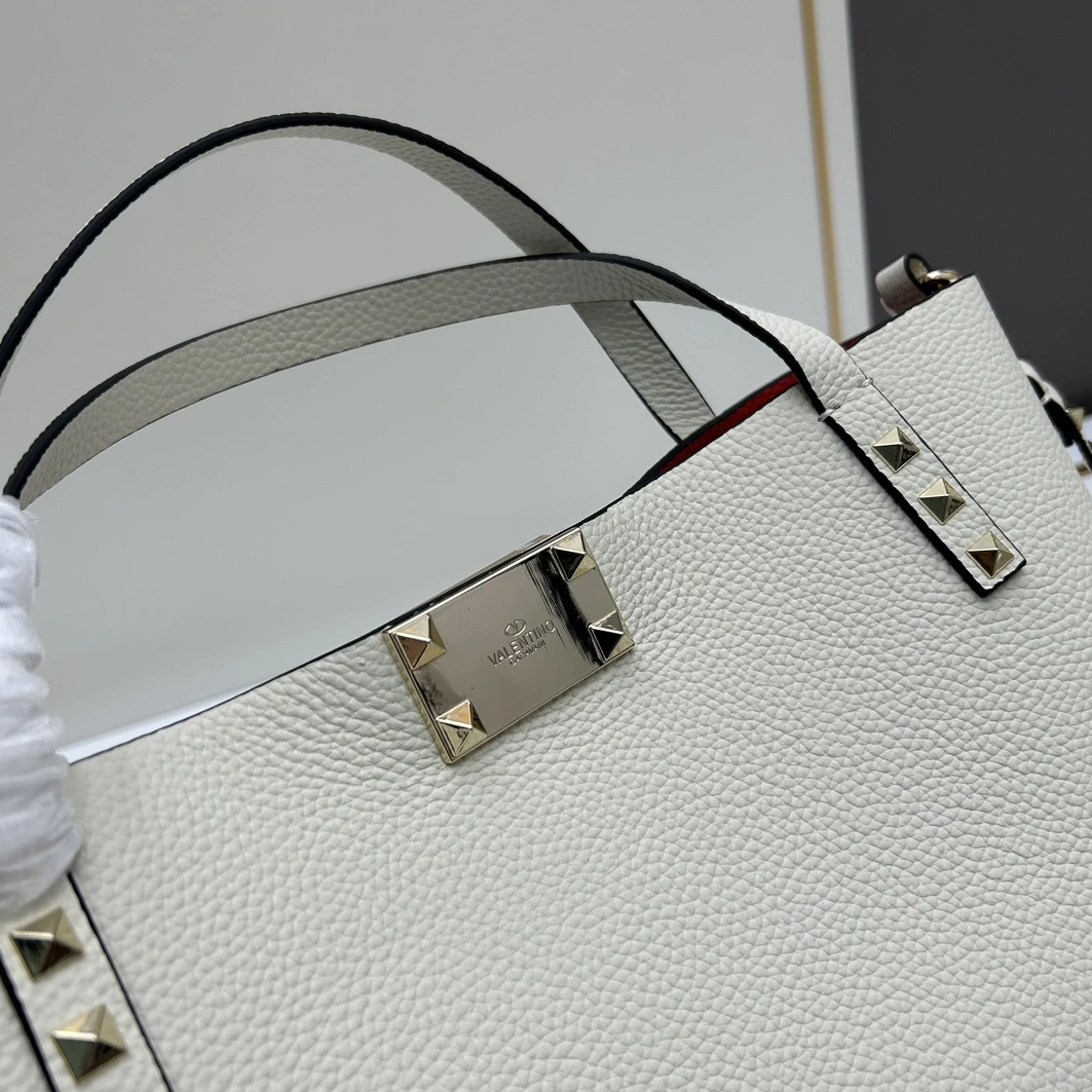 Valentino AAA Quality Handbags For Women Modern 3370