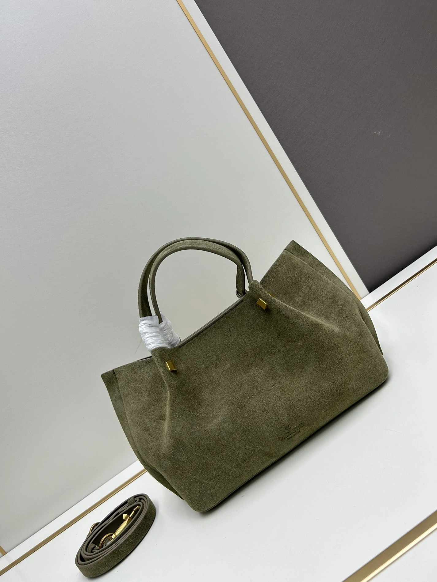 Valentino AAA Quality Handbags For Women Sophisticated 1810