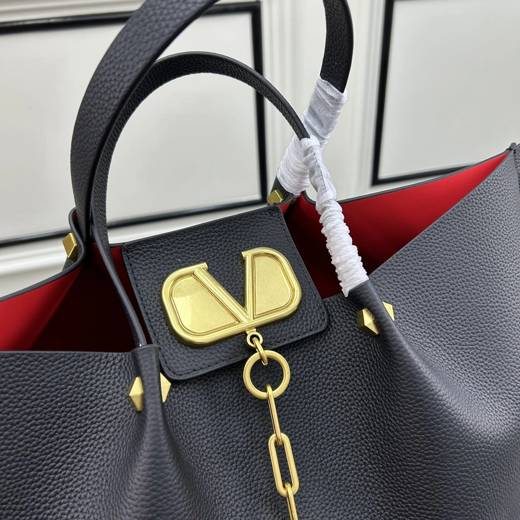 Valentino AAA Quality Handbags For Women Sophisticated 5317