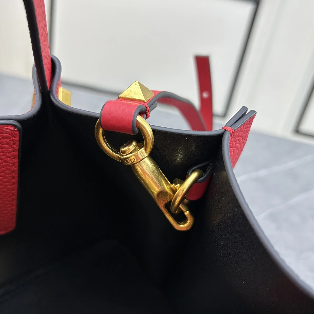 Valentino AAA Quality Handbags For Women SportInspired 111