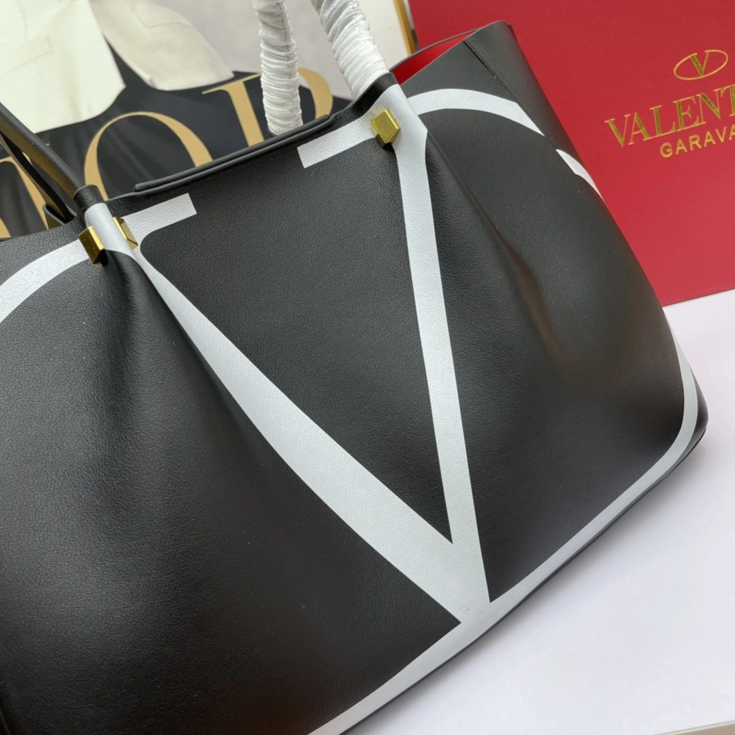 Valentino AAA Quality Handbags For Women StreetReady 6296