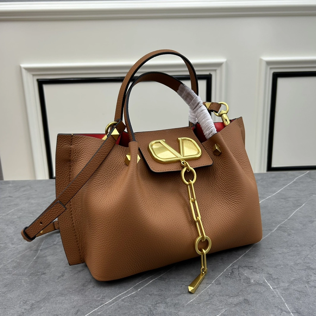 Valentino AAA Quality Handbags For Women StreetReady 7138