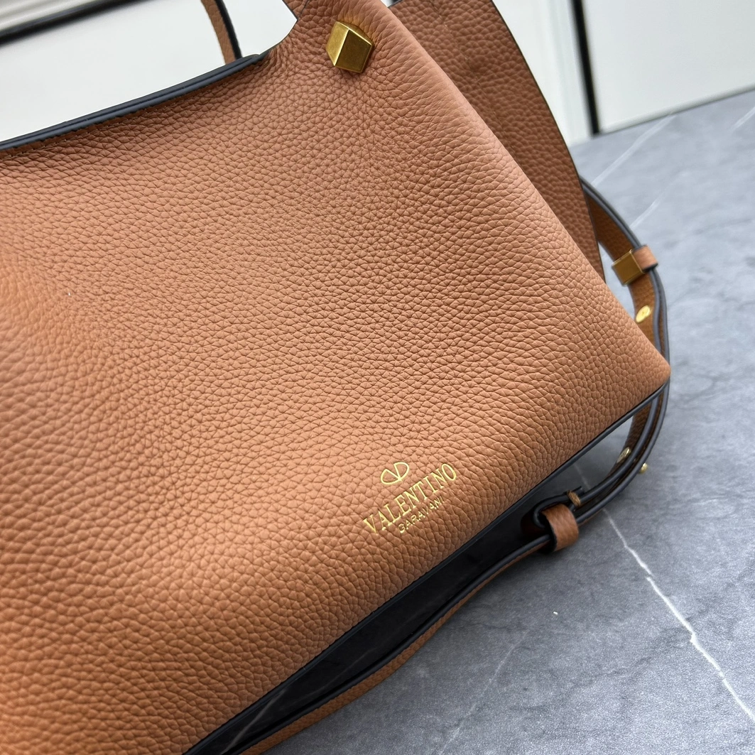 Valentino AAA Quality Handbags For Women StreetReady 7138