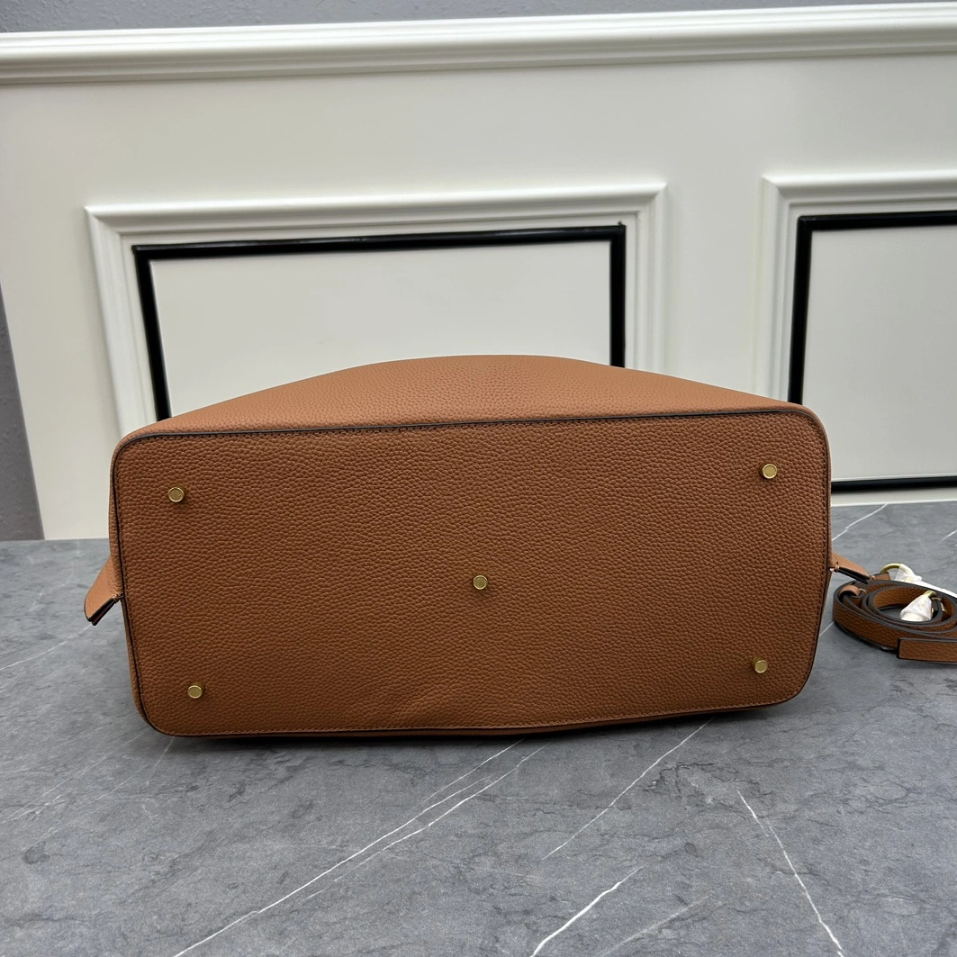 Valentino AAA Quality Handbags For Women Stylish 2933