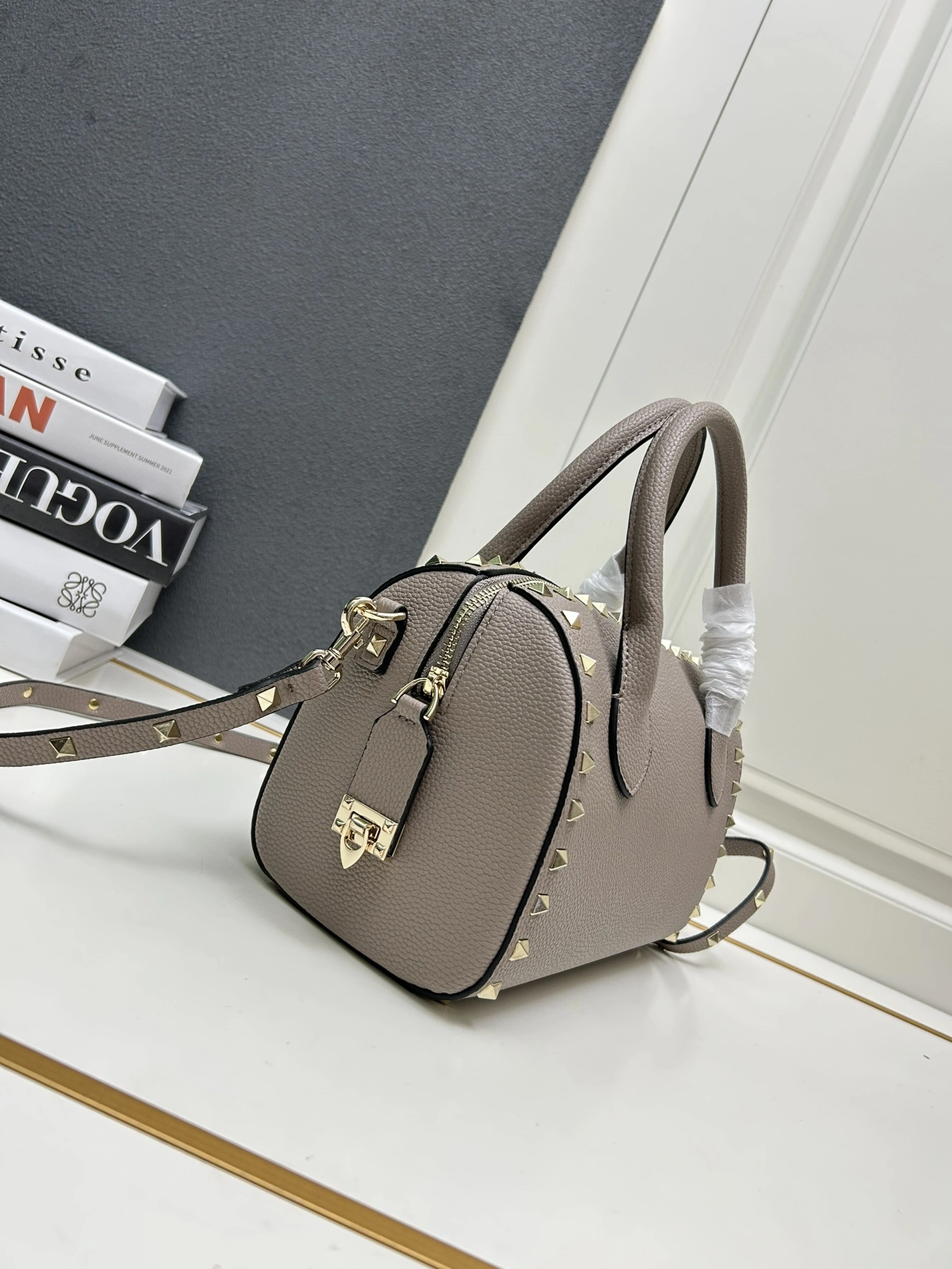 Valentino AAA Quality Handbags For Women Timeless 410