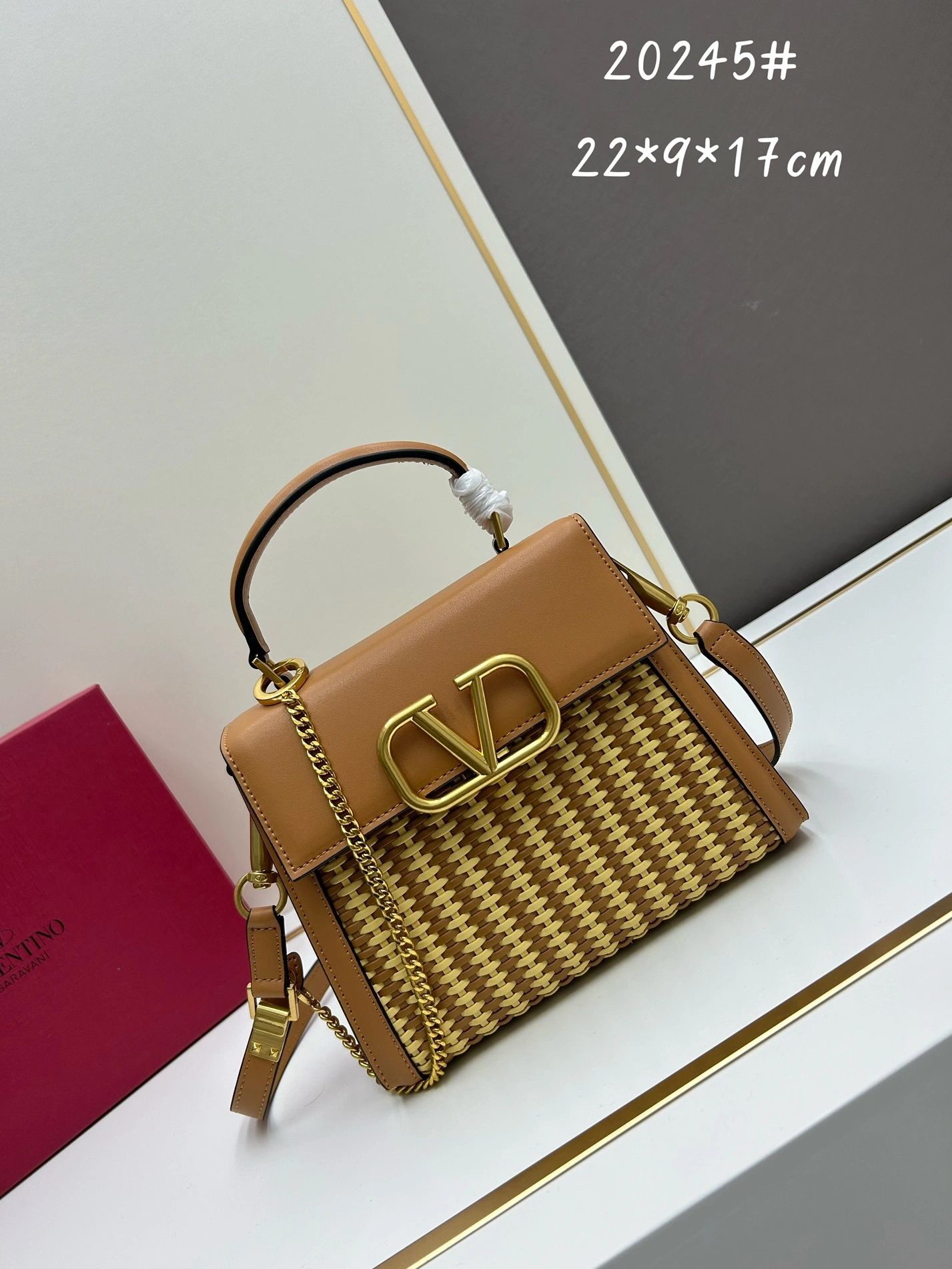 Valentino AAA Quality Handbags For Women Trendsetting 483
