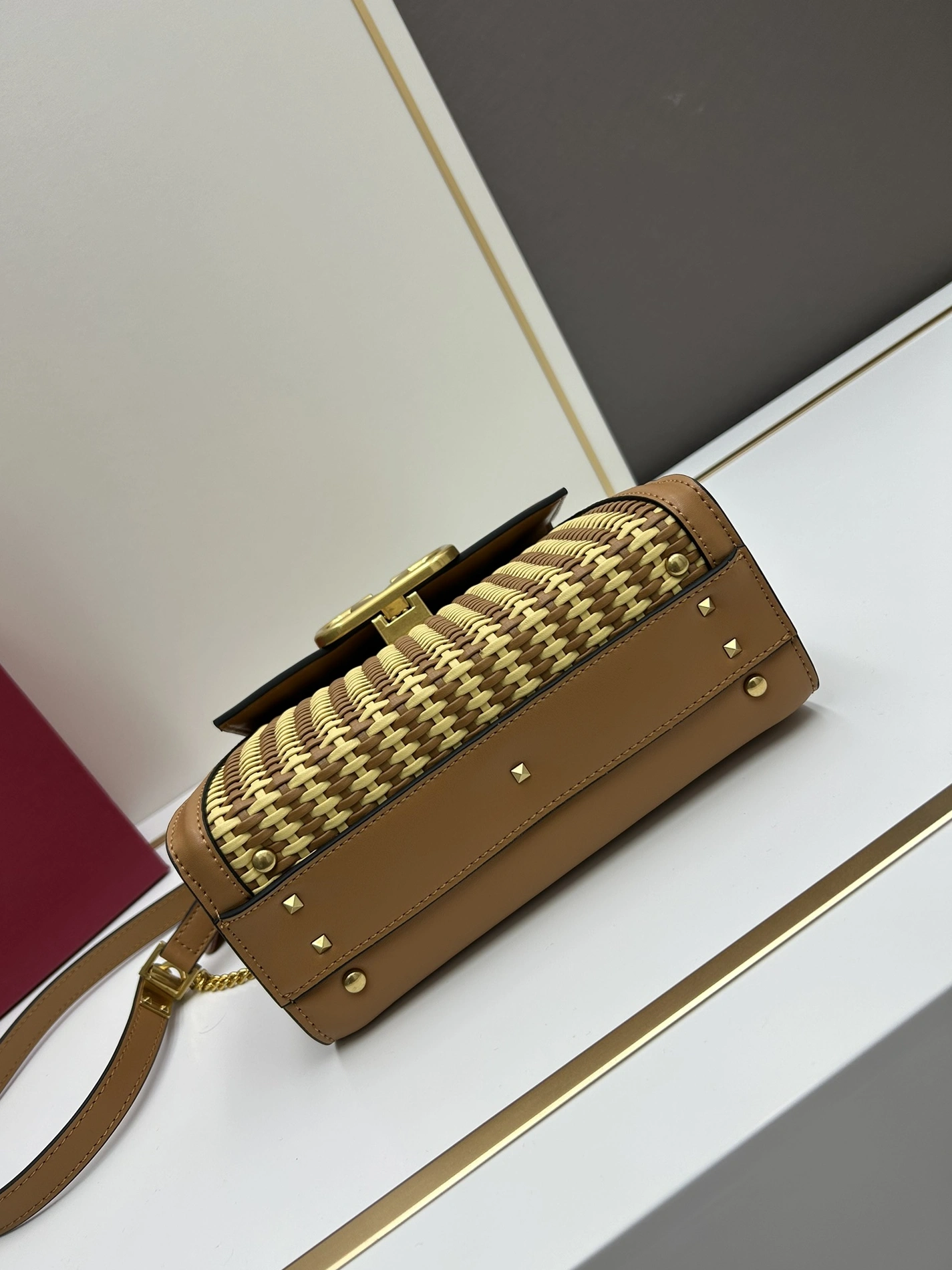 Valentino AAA Quality Handbags For Women Trendsetting 483