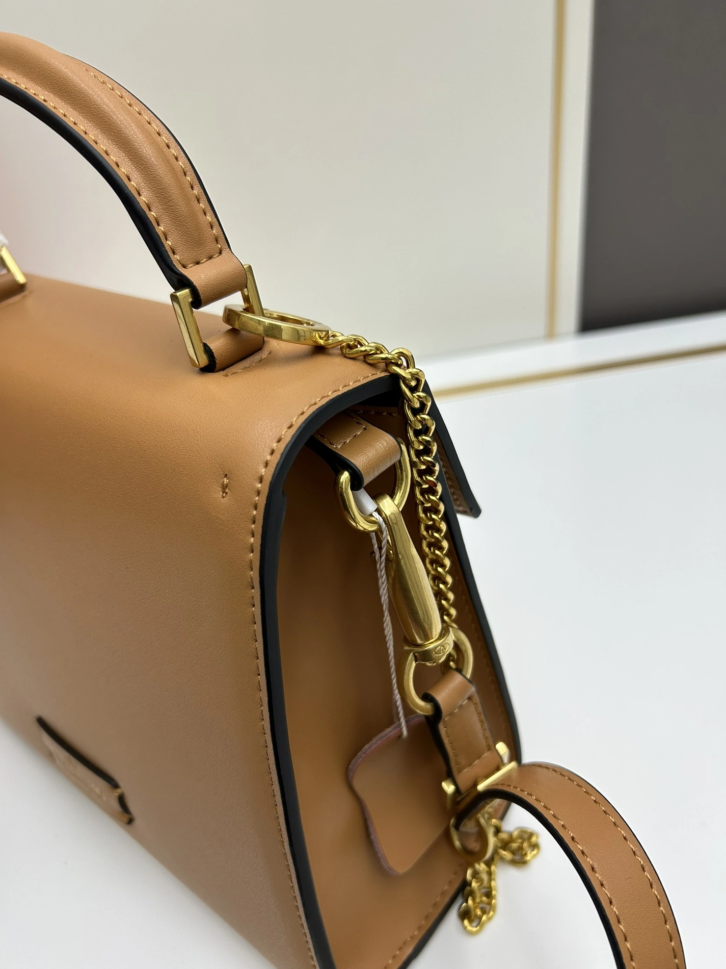Valentino AAA Quality Handbags For Women Trendsetting 483