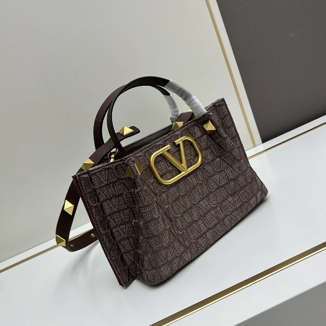 Valentino AAA Quality Handbags For Women Trendy 915