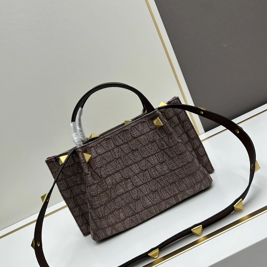 Valentino AAA Quality Handbags For Women Trendy 915