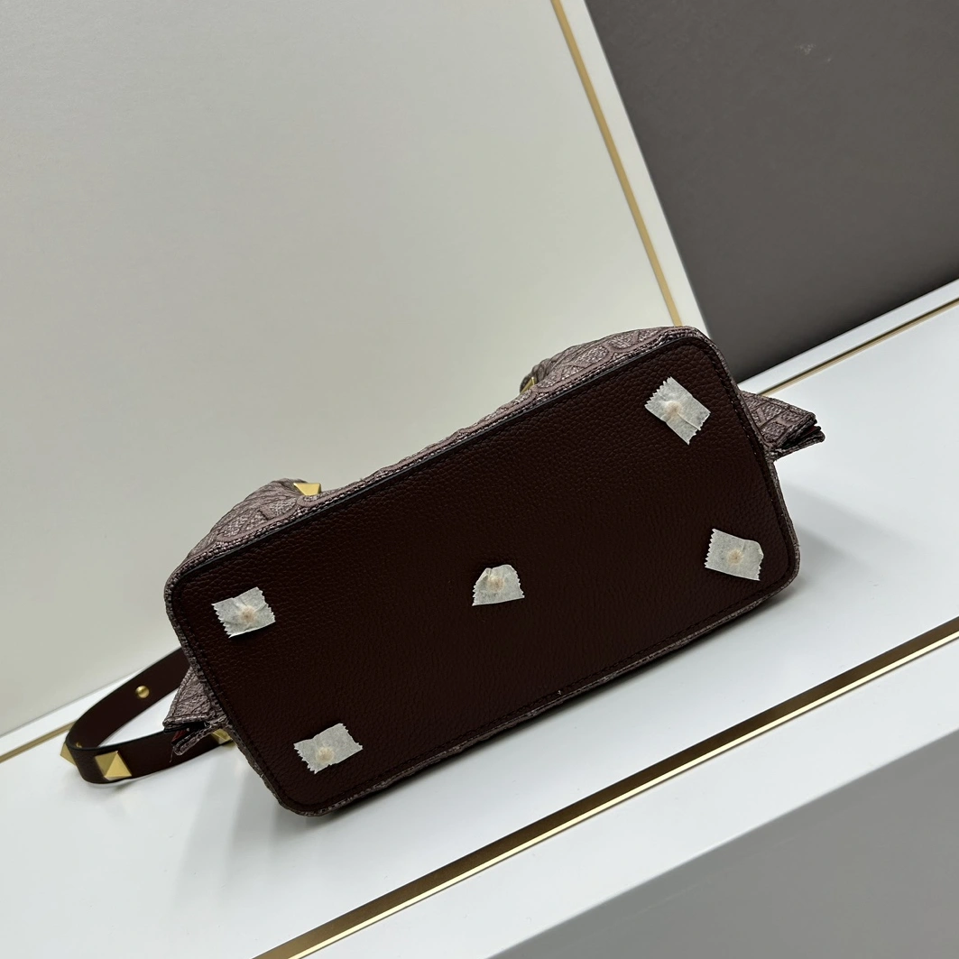 Valentino AAA Quality Handbags For Women Trendy 915