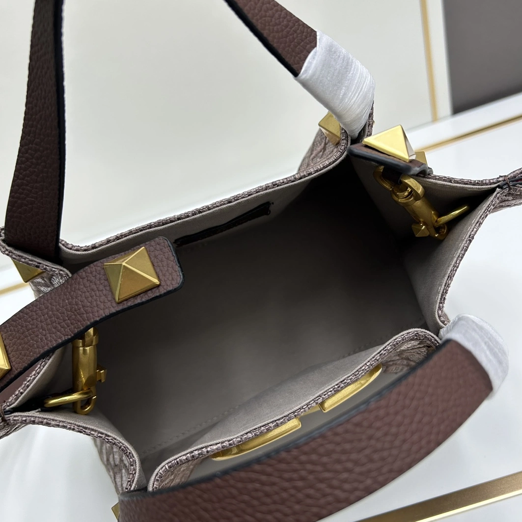 Valentino AAA Quality Handbags For Women Trendy 915