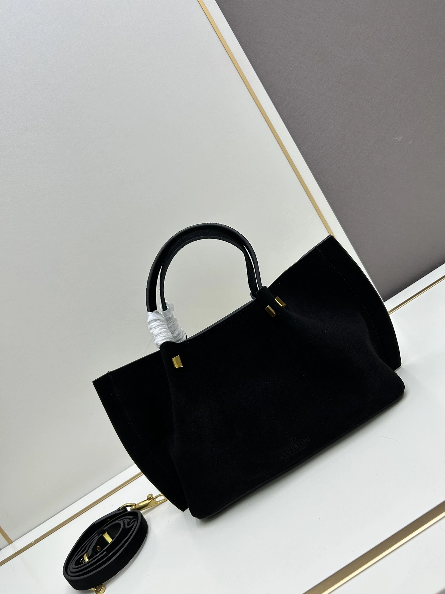 Valentino AAA Quality Handbags For Women Versatile 333