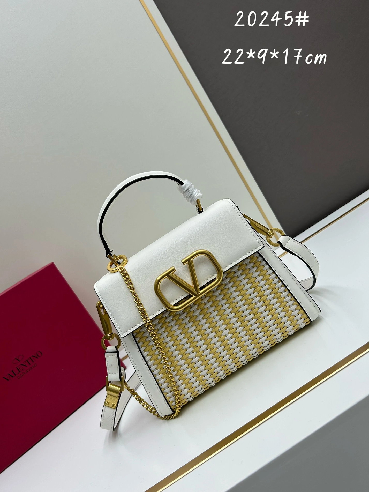 Valentino AAA Quality Handbags For Women WellDesigned 5573