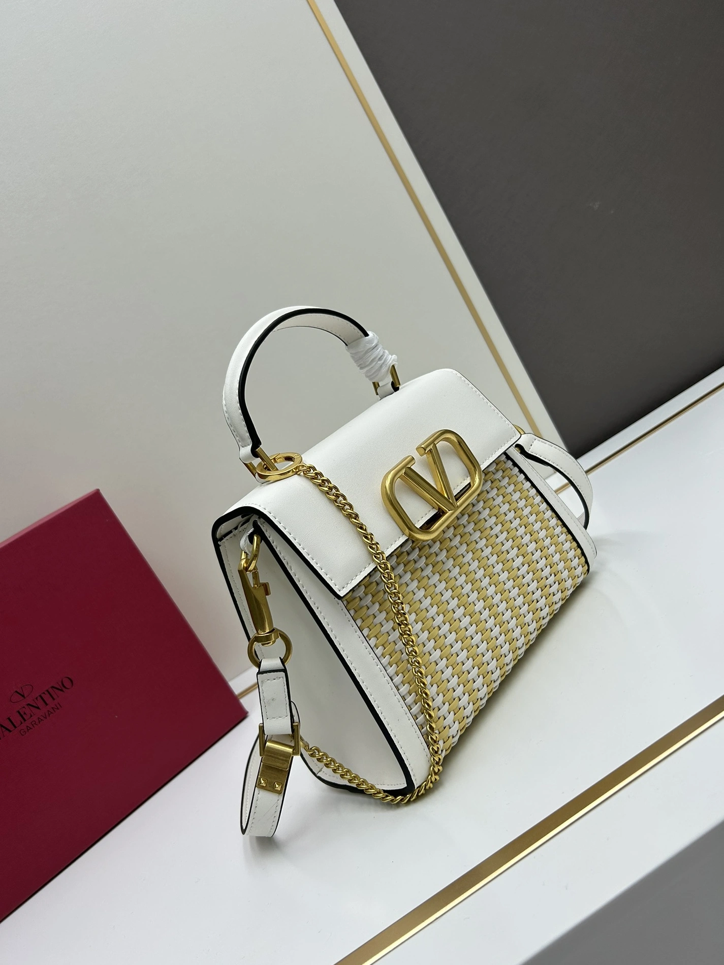 Valentino AAA Quality Handbags For Women WellDesigned 5573