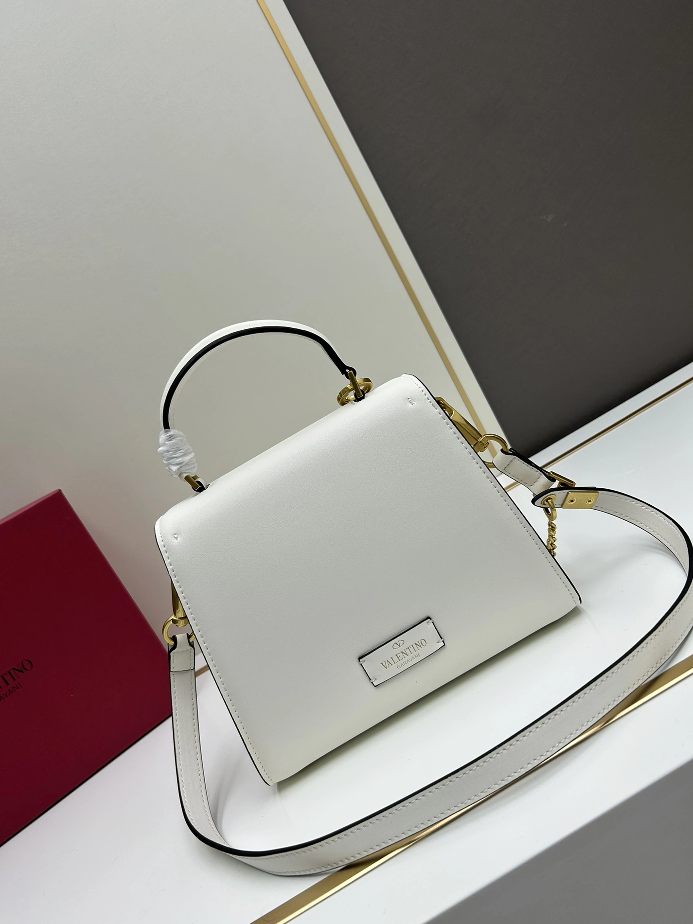 Valentino AAA Quality Handbags For Women WellDesigned 5573